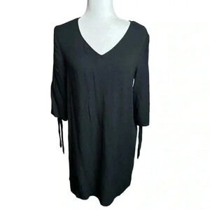 H&M Black Shift Dress 3/4 sleeves with bows knee length
Women's 8